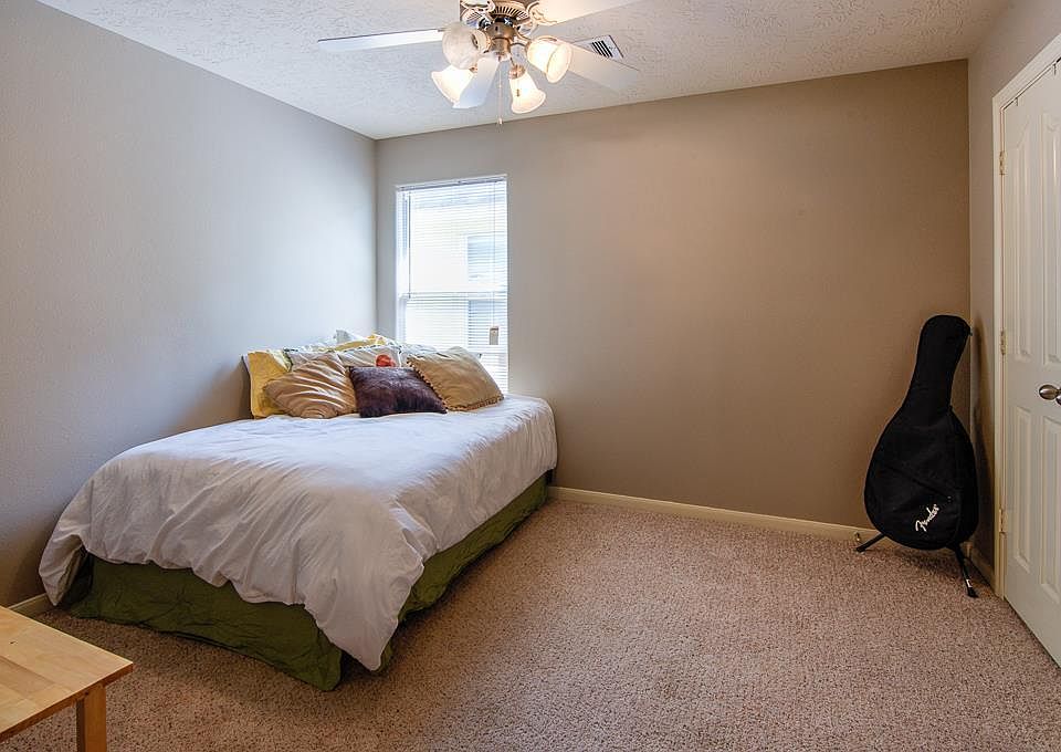 2nd image of 1520 Candlelight Ln