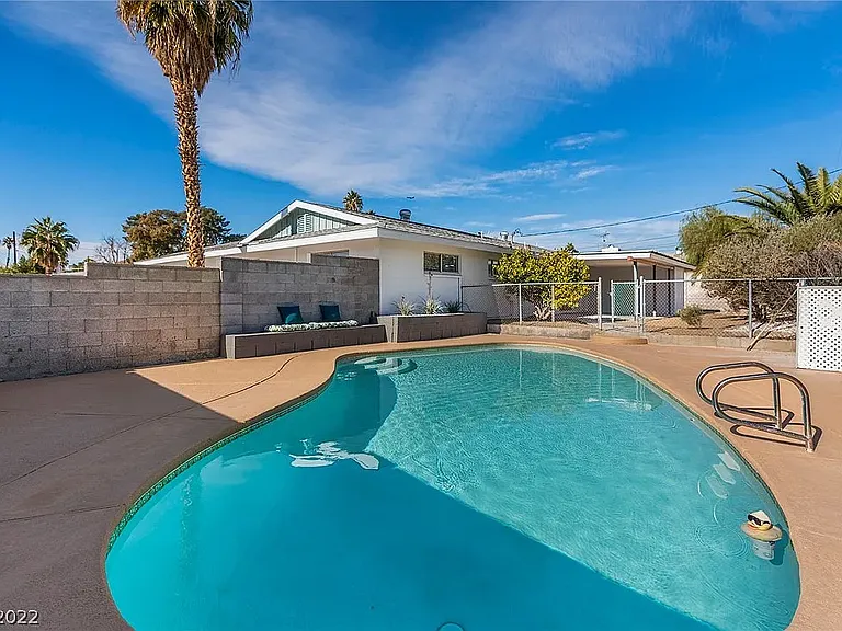 3234 Camel Back Dr — Photo 4