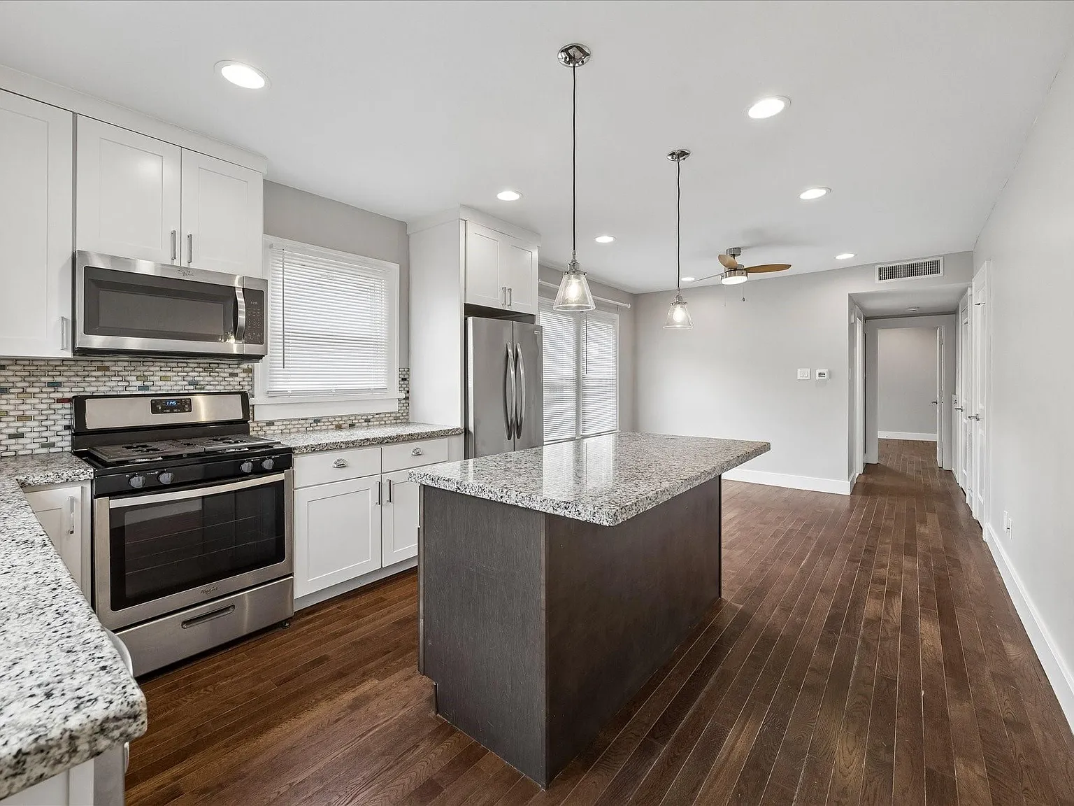 1 bed, 1.0 bath, 781 sqft, $1,495 — Photo 4