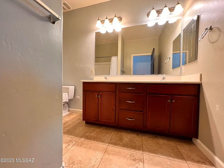 9859 N Crook Ln — Photo 12