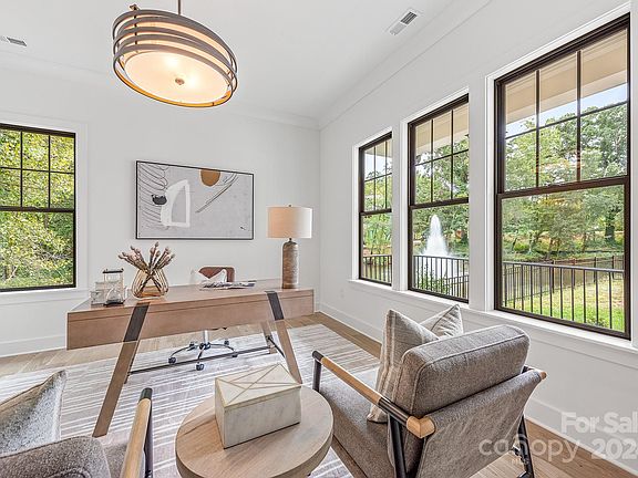 4th image of 842 Sardis Ln