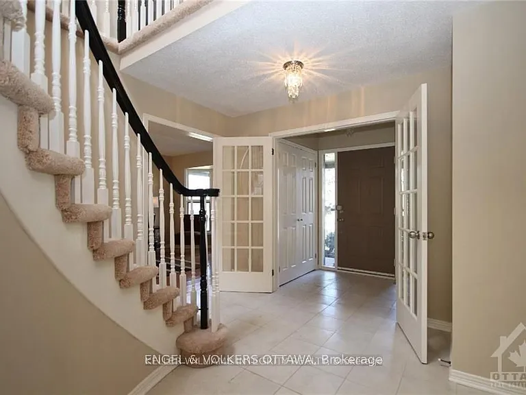 28 Country Club Dr — Photo 3