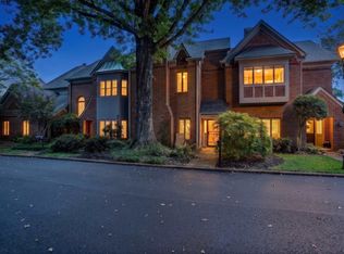 498 E Racquet Club Pl, Memphis, TN 38117