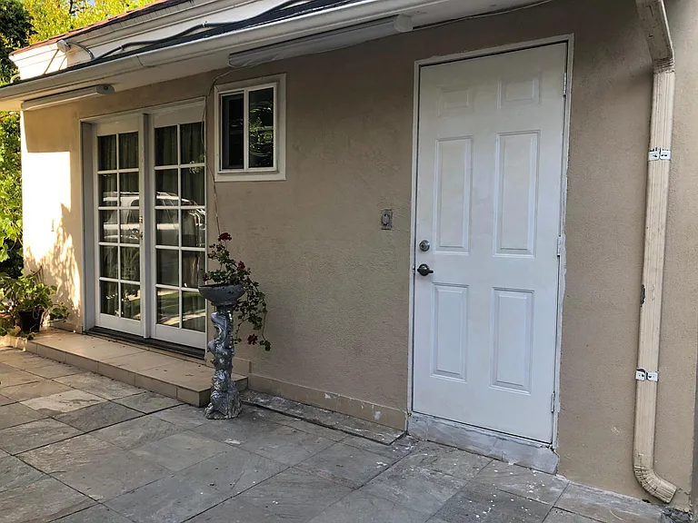 200 S Palm Dr — Photo 2