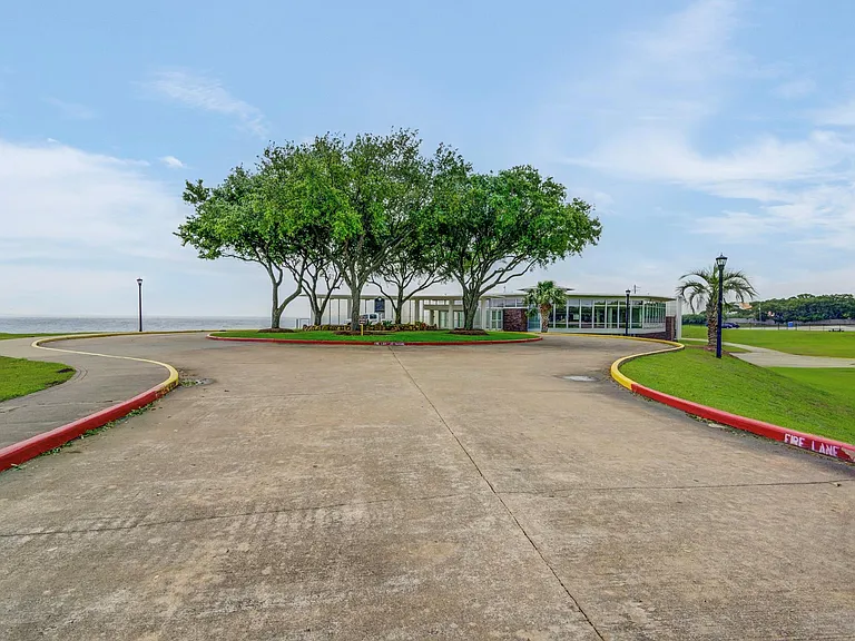 541 Circle Dr — Photo 35
