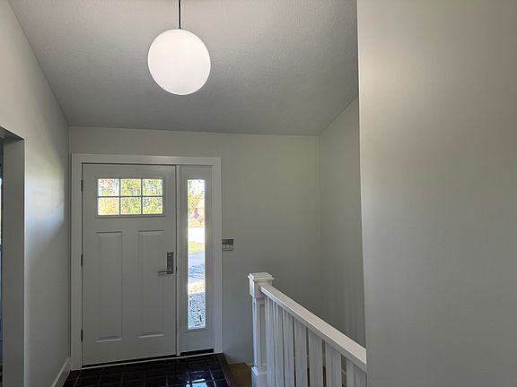 2nd image of 6890 Vista Grande Dr NE