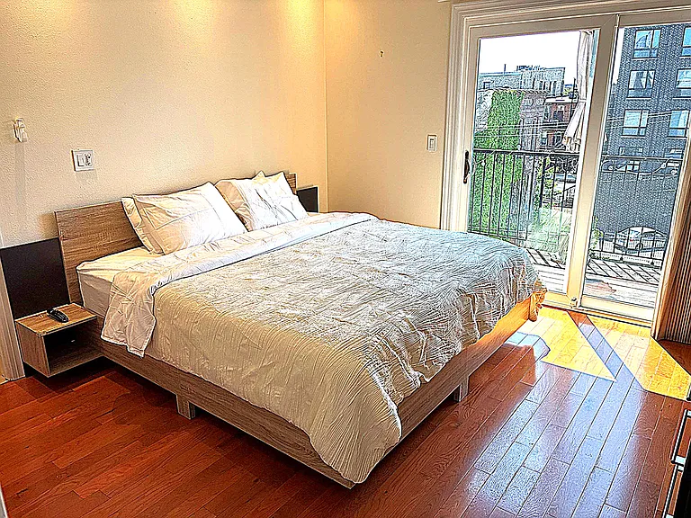 622 N May St #C — Photo 11