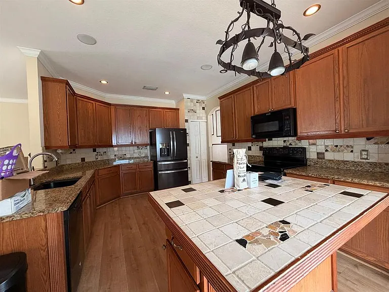 2418 Huron Cir — Photo 11