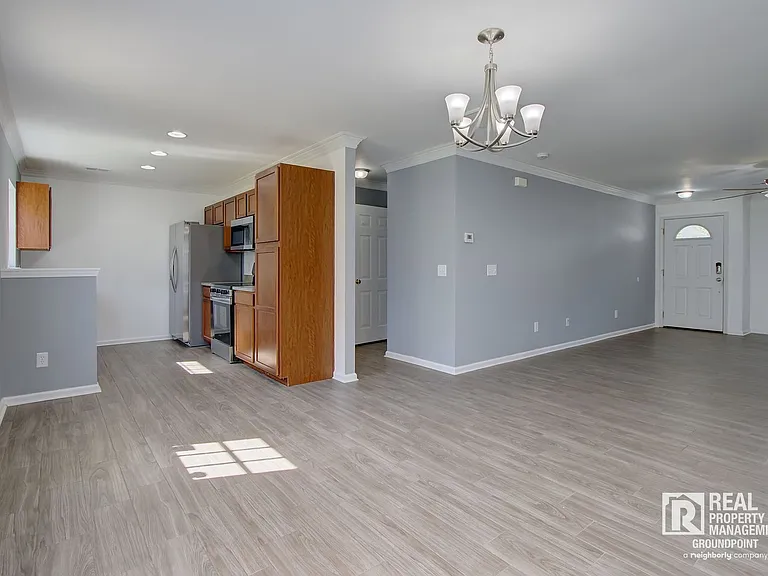 308 Briarbend Rd — Photo 6
