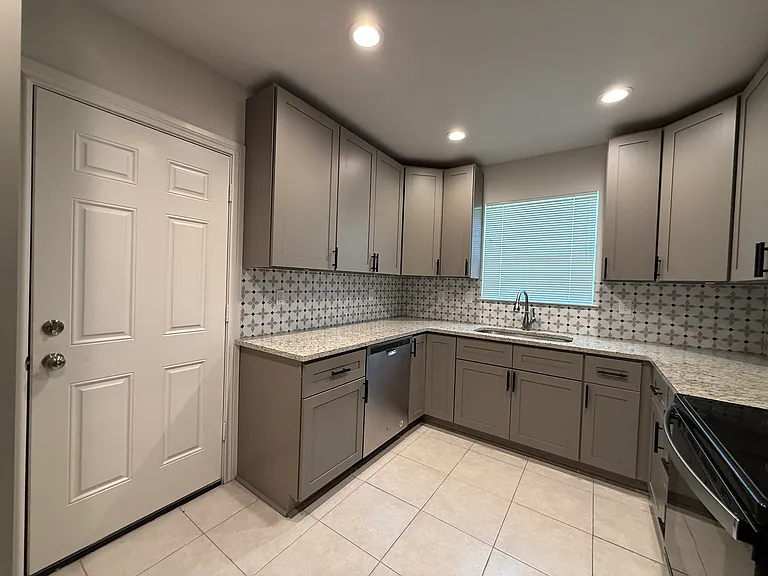 231 Gazel Dr — Photo 7