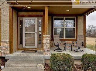 22572 S Lincoln St, Spring Hill, KS 66083