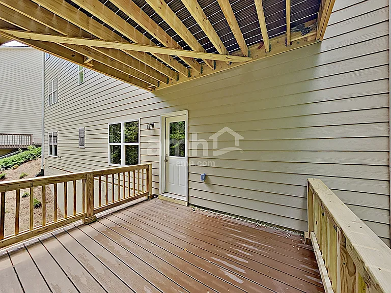 704 Sierra Ct — Photo 20