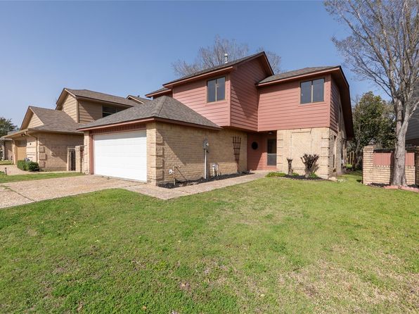 2916 Broadmoor Dr, Bryan, TX 77802