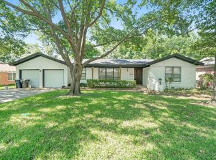 7001 Robinhood Ln, Fort Worth, TX 76112