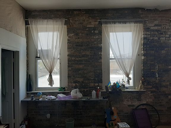 4th image of 3120 W Carroll Ave #2R