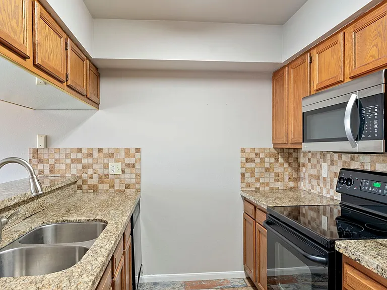 206 Waters Edge — Photo 11