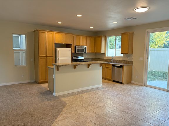 Dining & Kitchen
