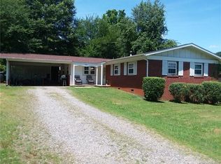 713 Brookdale Dr, Statesville, NC 28677