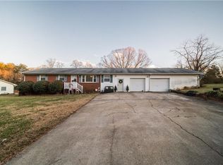 4555 Camellia Ln, Walkertown, NC 27051