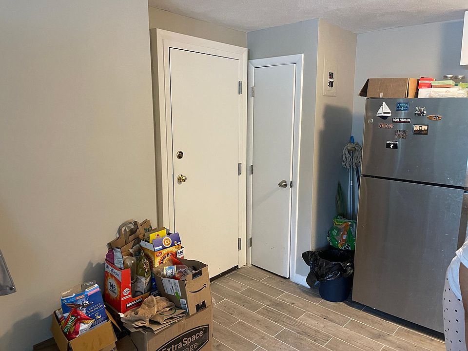 1st image of 52 Evergreen St #2