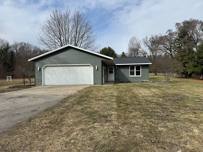 4425 Thirteen Mile Rd NE — Photo 1
