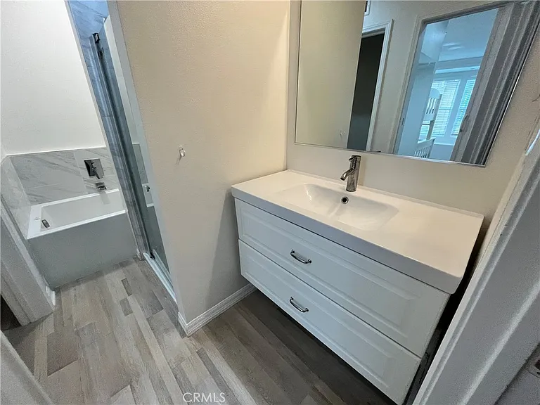 1800 Oak #318 — Photo 16