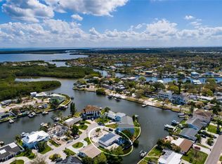 9046 Treasure Ln NE, Saint Petersburg, FL 33702