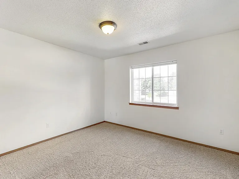 Platinum Valley Apartments — Photo 69