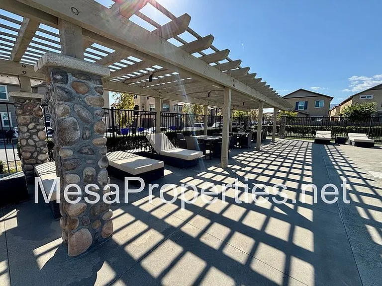 1702 Almond Tree Pl — Photo 32