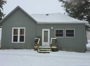 96 5th St SW, Wells, MN 56097