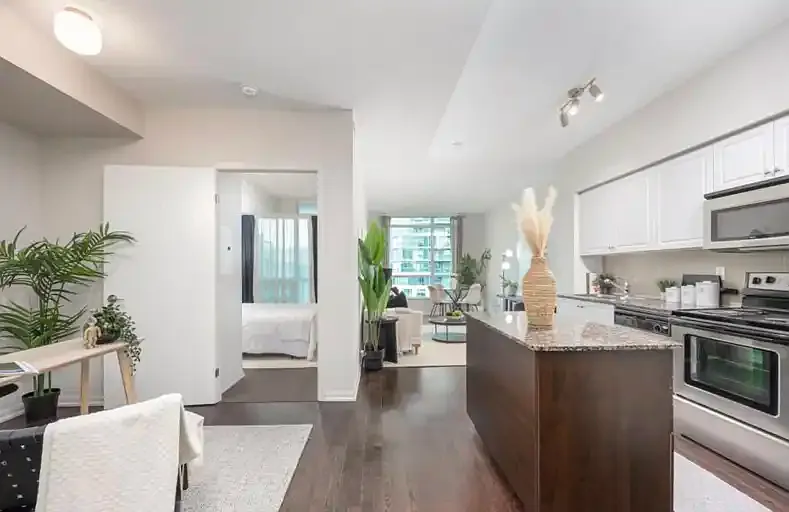 215 Fort York Blvd #808