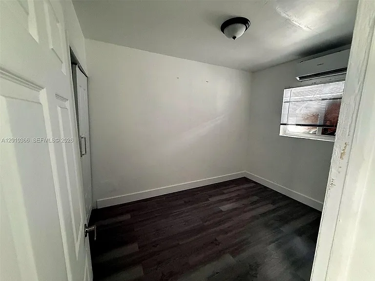 1885 SW 4th St #3 — Photo 3