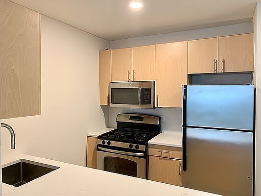4th image of 520 W 43rd St #G29