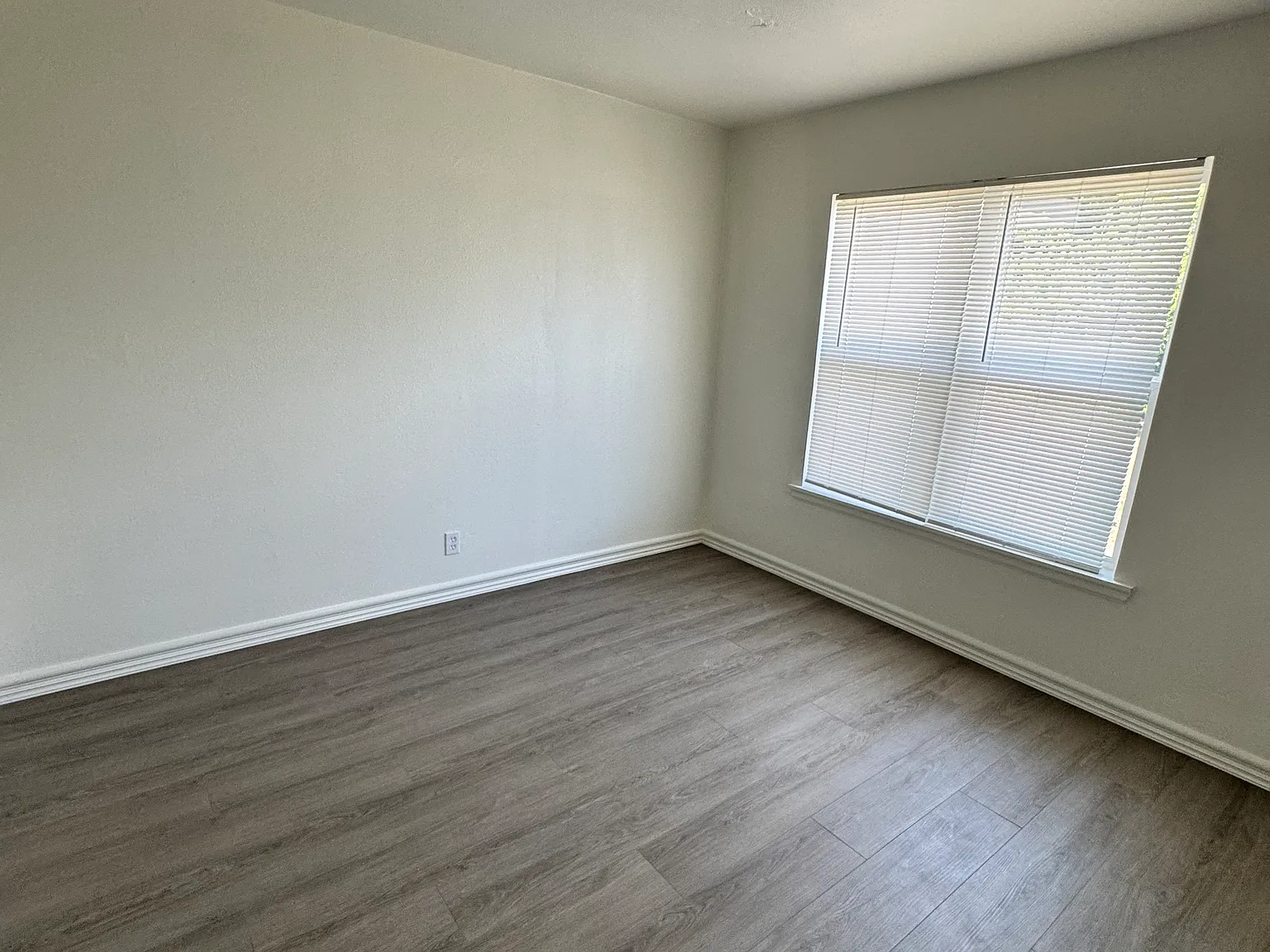 2 bed, 1005 sqft, $1,200 — Photo 2