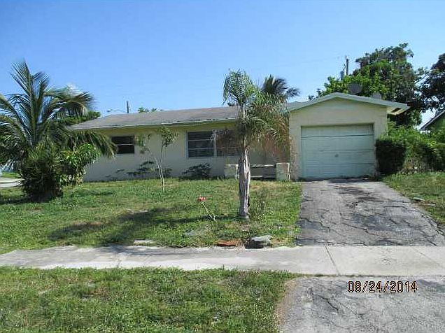 1st image of 810 SW 12th Ct