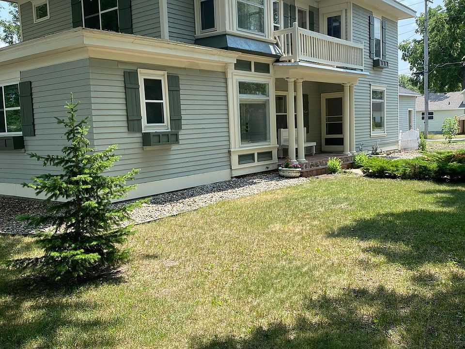1st image of 701 S Halvorson St