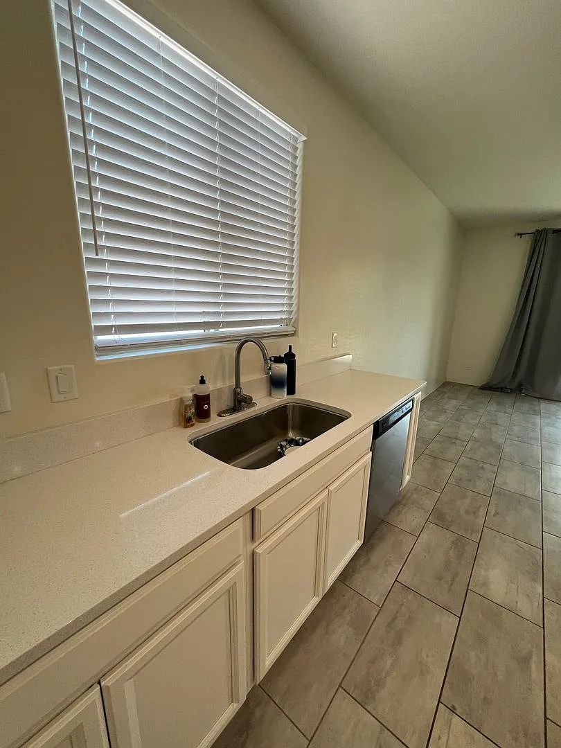 Beautiful Clean Home! — Photo 3