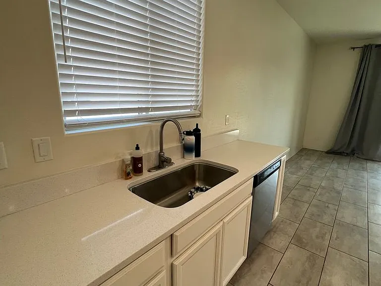 5407 S 18th Pl — Photo 8