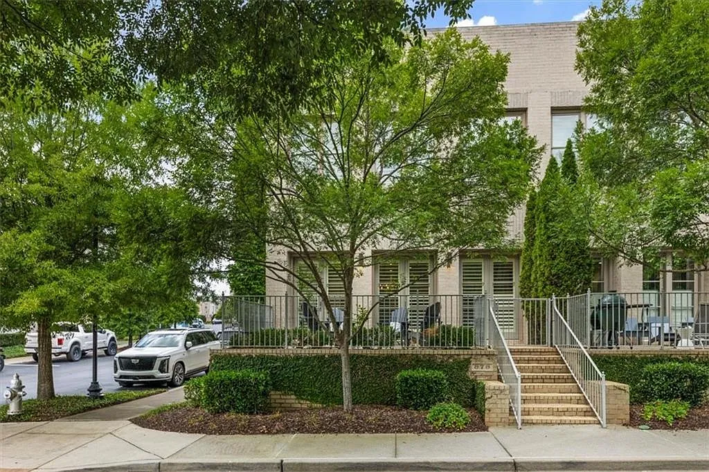 3 bed, 3.5 bath, 2448 sqft, $6,500 — Photo 2