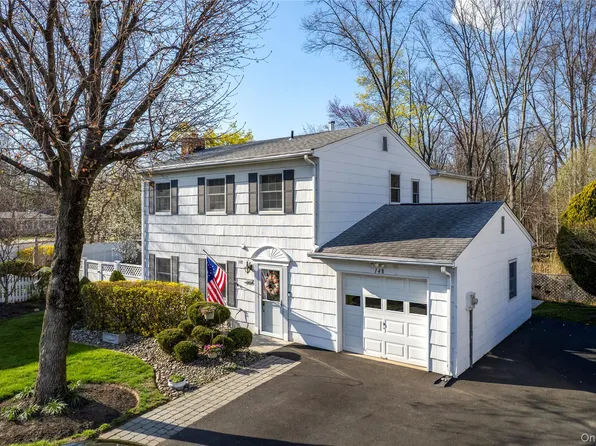 148 Lake Road, Valley Cottage, NY 10989