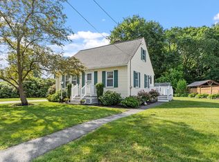 11 Beaconsfield St, Lawrence, MA 01843