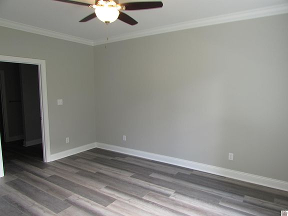 5th image of 373 Villa Ridge Dr
