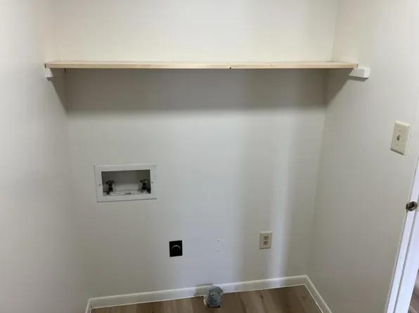 407 2nd St APT C, Carmi, IL 62821