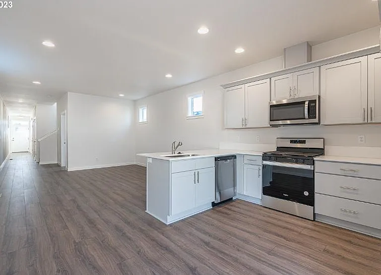1731 NE Waterfront St — Photo 14
