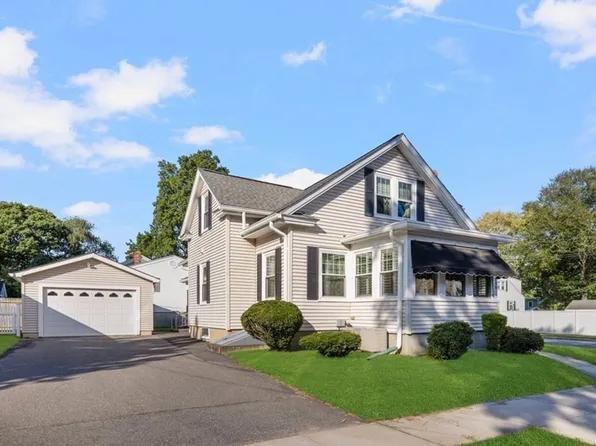 596 Harvard St, Fall River, MA 02720