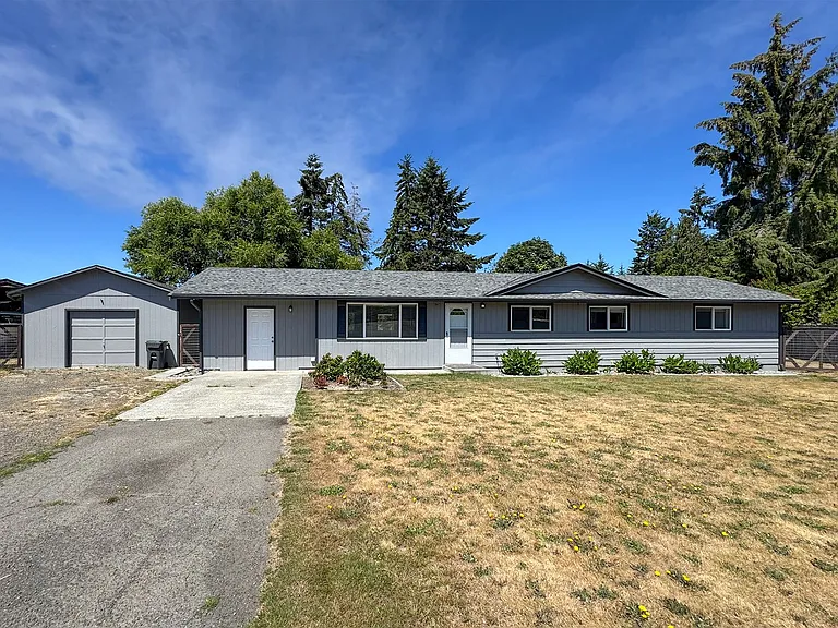100 W Robert Pl — Photo 2