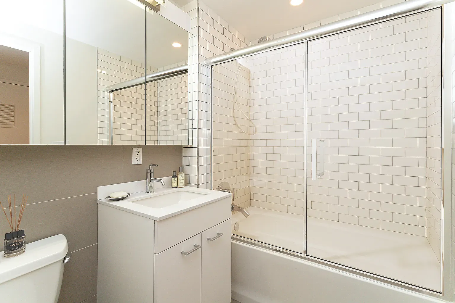 568 Union Avenue — Photo 4
