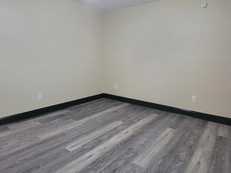 710 Dailey Ave — Photo 16