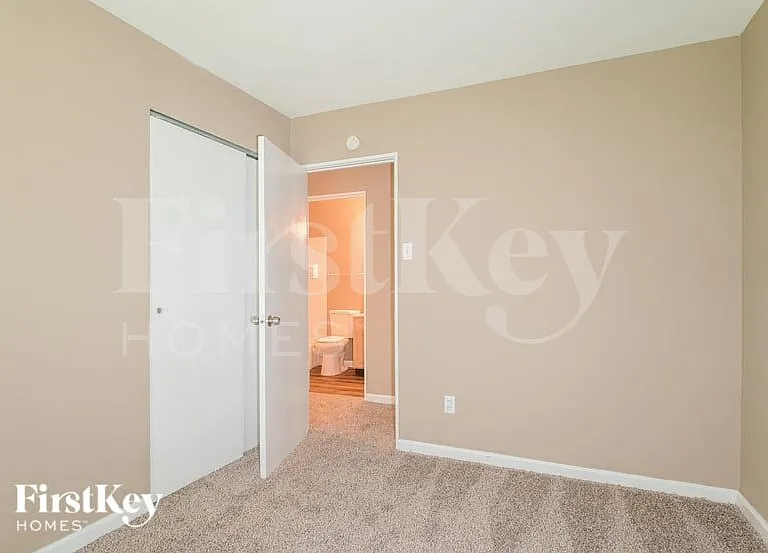 42 Mercury Dr — Photo 13