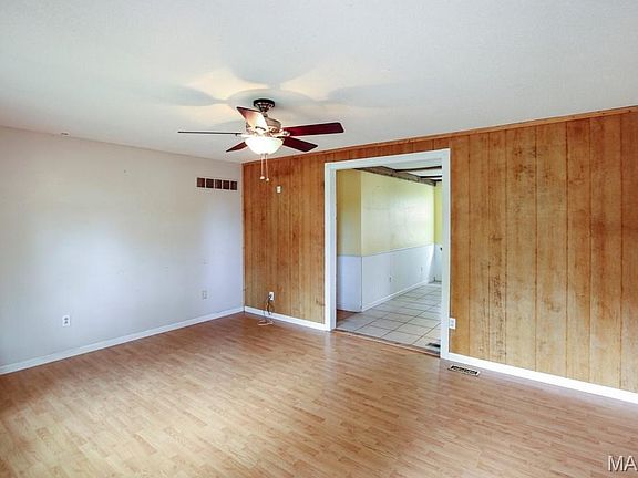 4th image of 7858 Elmont Rd